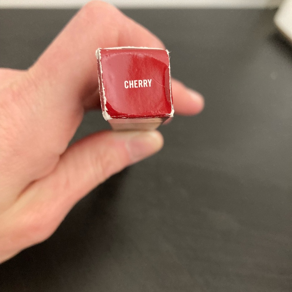 New MAC Cherry Lip Pencil in Red - Picture 7 of 8